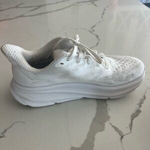 Hoka Clifton 9 women’s 6